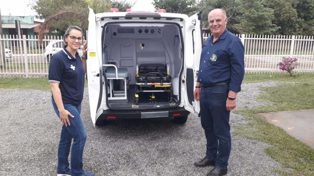 Prefeito de Caracol realiza entrega de ambulância para uso da Secretaria Municipal de Saúde