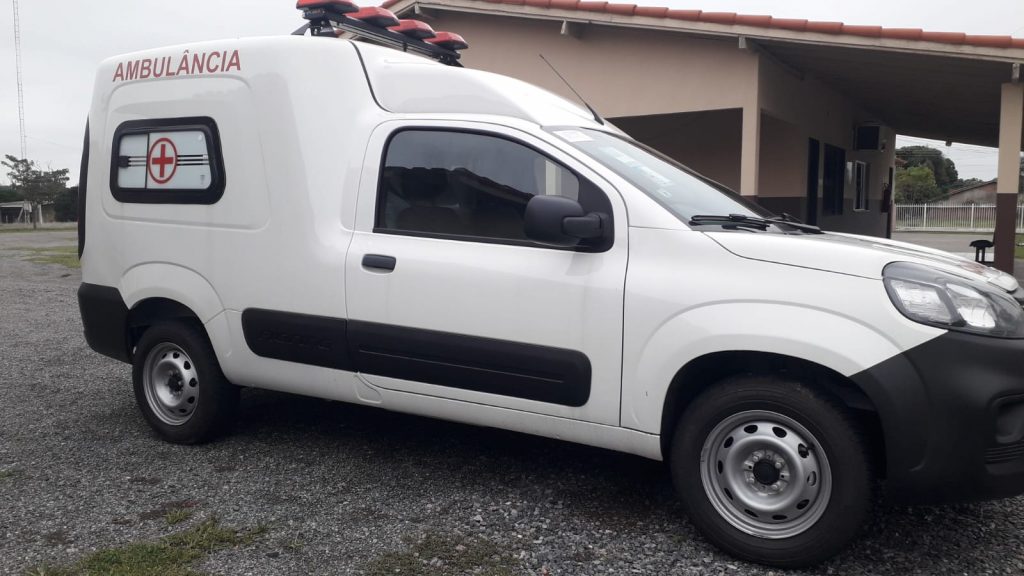 Prefeito de Caracol realiza entrega de ambulância para uso da Secretaria Municipal de Saúde