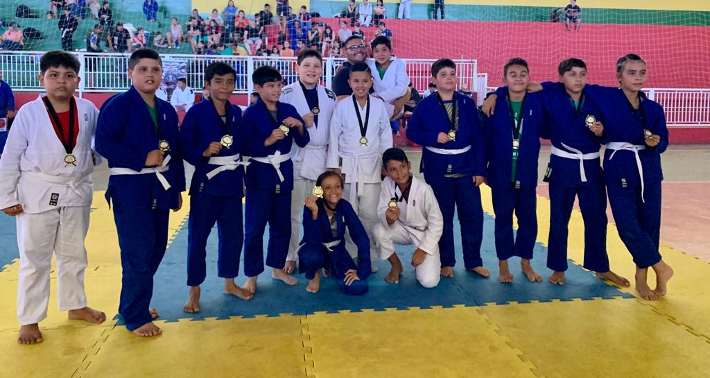 Caracol participa pela primeira vez de evento de Jiu-Jitsu com atletas do projeto Lutando pelo Bem Caracol participa pela primeira vez de evento de Jiu-Jitsu com atletas do projeto Lutando pelo Bem