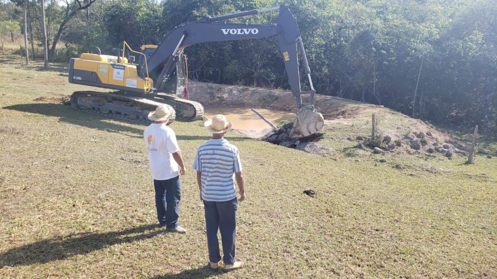 Prefeitura de Caracol auxilia piscicultores com construção e reforma de açudes Prefeitura de Caracol auxilia piscicultores com construção e reforma de açudes