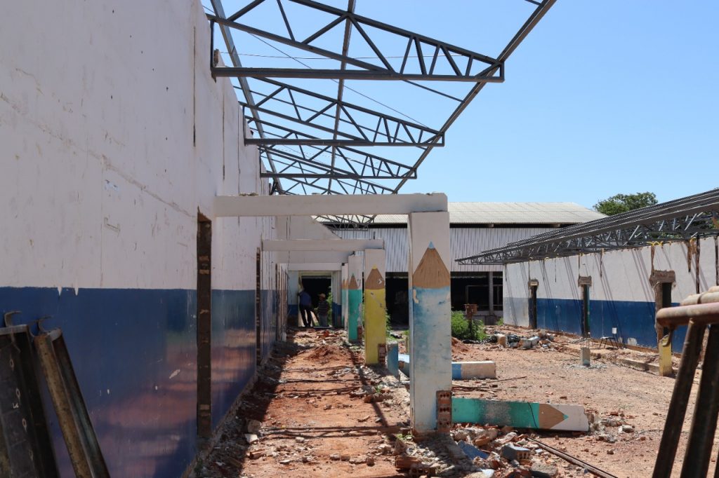 Prefeito Neco Pagliosa visita obras de reconstrução da Escola Estadual Dr. Rubens de Castro Pinto Prefeito Neco Pagliosa visita obras de reconstrução da Escola Estadual Dr. Rubens de Castro Pinto