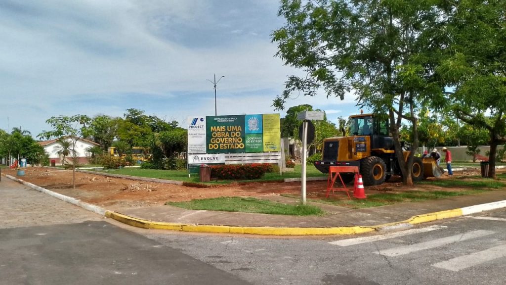 Neco Pagliosa comemora início da reforma da Praça Primeiro de Maio em Caracol Neco Pagliosa comemora início da reforma da Praça Primeiro de Maio em Caracol