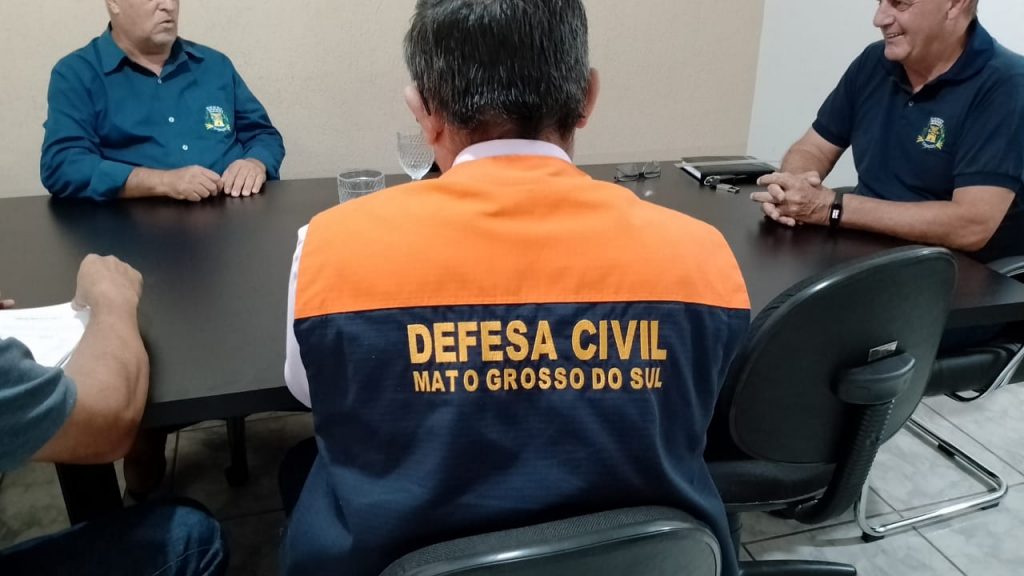 Prefeito de Caracol e Defesa Civil Estadual debatem novas medidas para enfrentar prejuízos causados por temporal