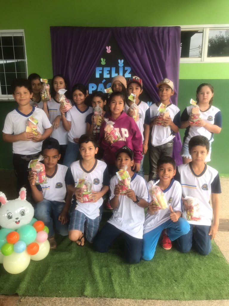 Alunos da Escola Inácio Silvestre Monteiro do Alto Caracol celebram a Páscoa