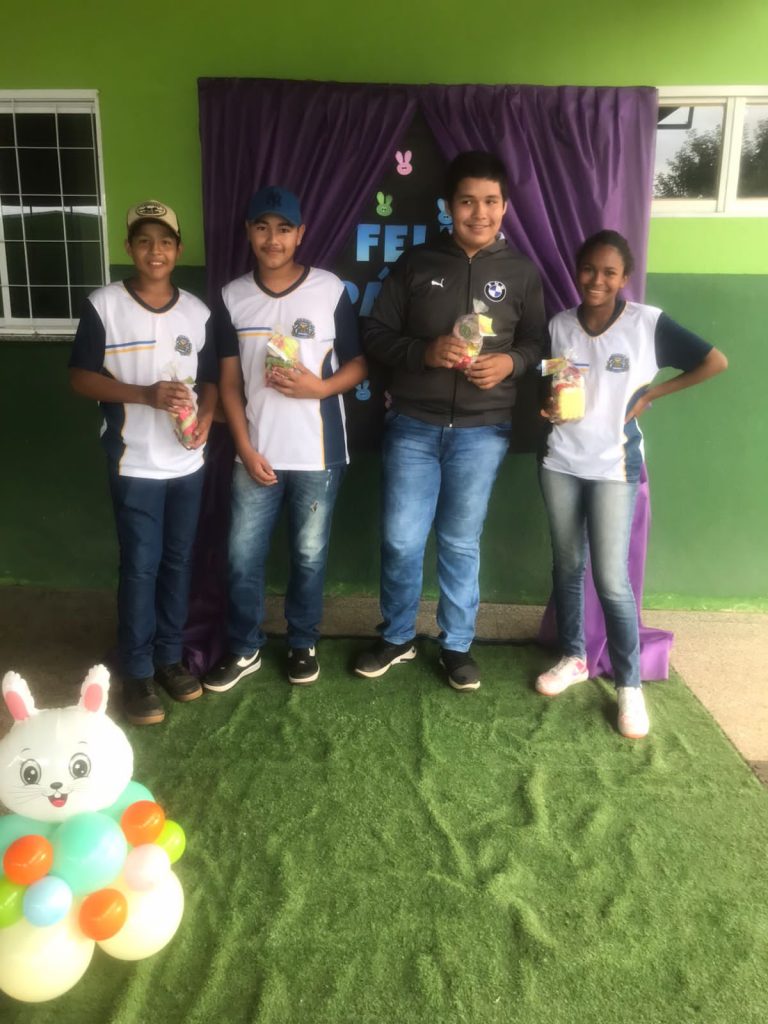 Alunos da Escola Inácio Silvestre Monteiro do Alto Caracol celebram a Páscoa