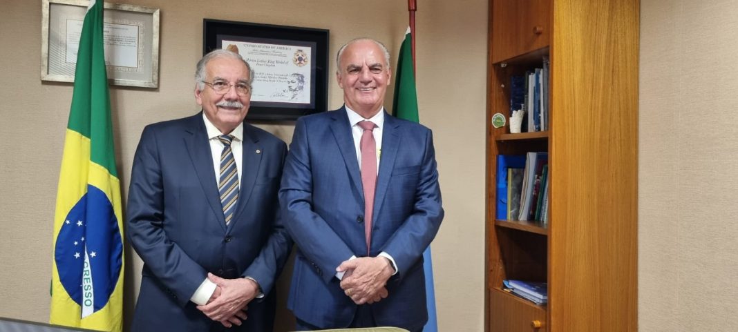 Deputado Luiz Ovando recebe prefeito de Caracol e reforça compromisso com município