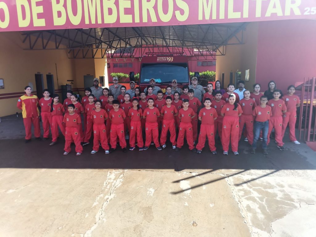 Alunos do projeto Bombeiros do Amanhã de Caracol visitaram quartéis de Bela Vista Alunos do projeto Bombeiros do Amanhã de Caracol visitaram quartéis de Bela Vista