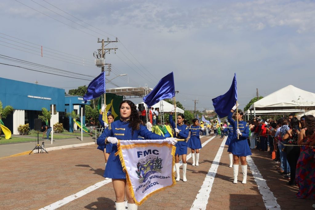 Grande público comparece ao desfile da Independência do Brasil em Caracol Grande público comparece ao desfile da Independência do Brasil em Caracol