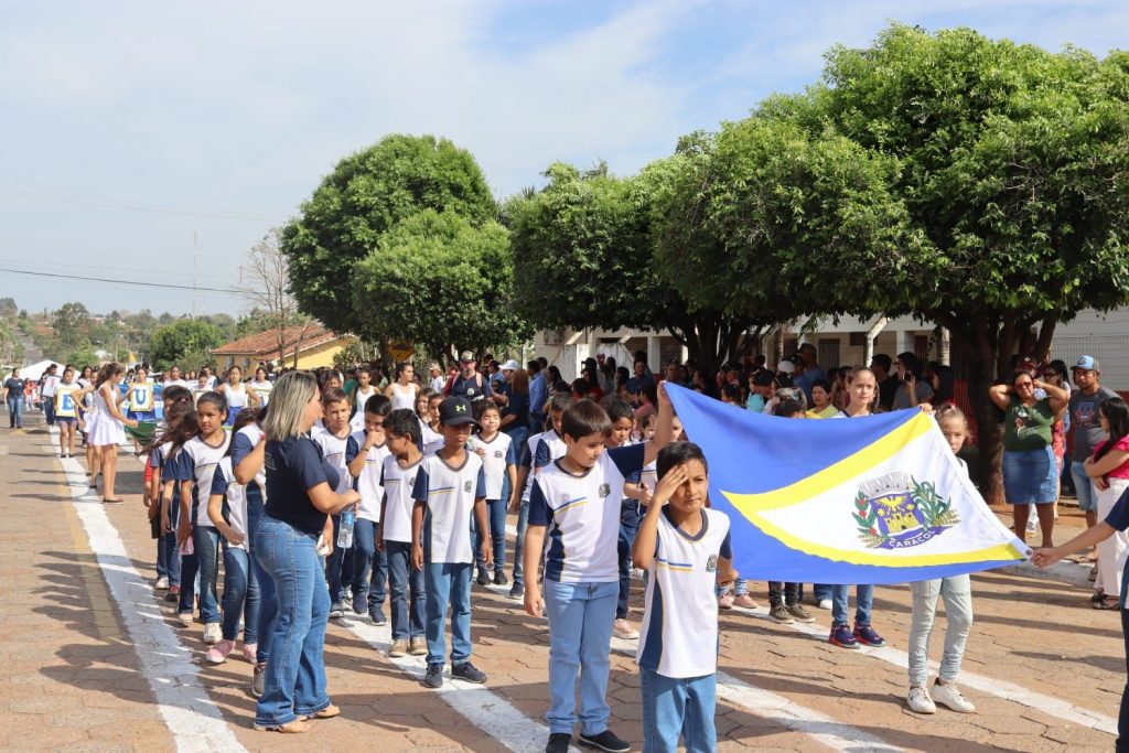 Grande público comparece ao desfile da Independência do Brasil em Caracol
