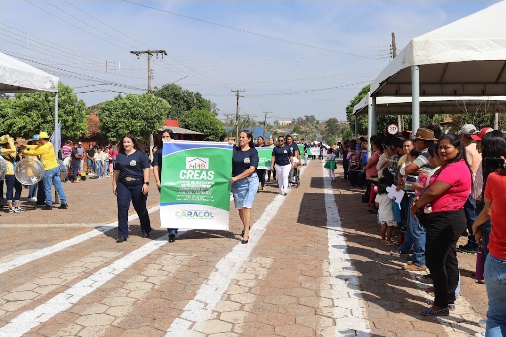 Grande público comparece ao desfile da Independência do Brasil em Caracol Grande público comparece ao desfile da Independência do Brasil em Caracol