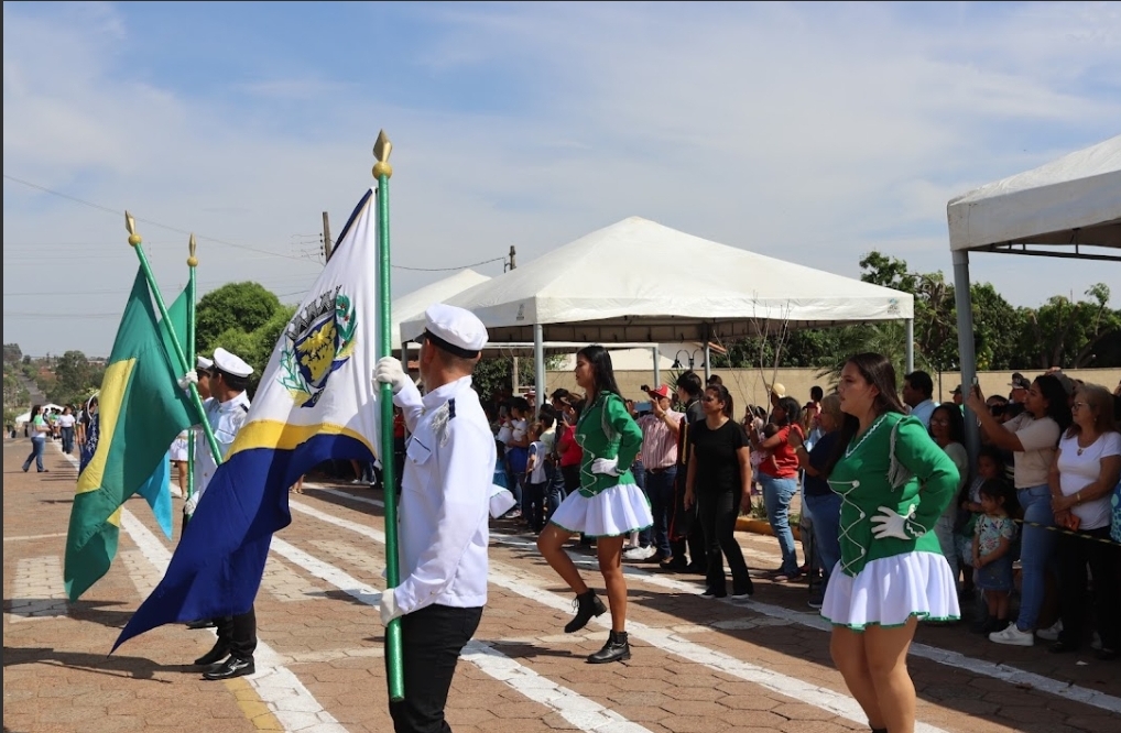 Grande público comparece ao desfile da Independência do Brasil em Caracol Grande público comparece ao desfile da Independência do Brasil em Caracol