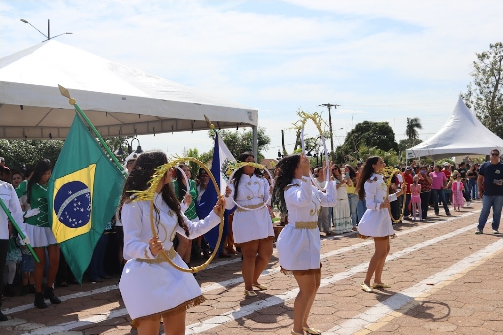 Grande público comparece ao desfile da Independência do Brasil em Caracol