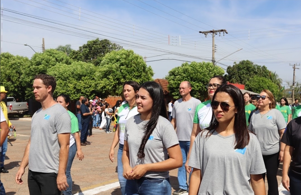 Grande público comparece ao desfile da Independência do Brasil em Caracol Grande público comparece ao desfile da Independência do Brasil em Caracol