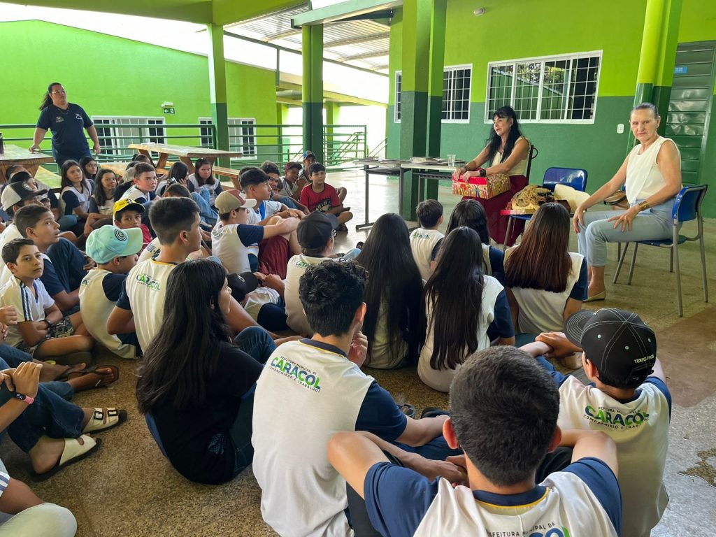 Escritora Sul-Mato-Grossense Sandra Andrade participa de Contação de Histórias com alunos da rede municipal de Caracol