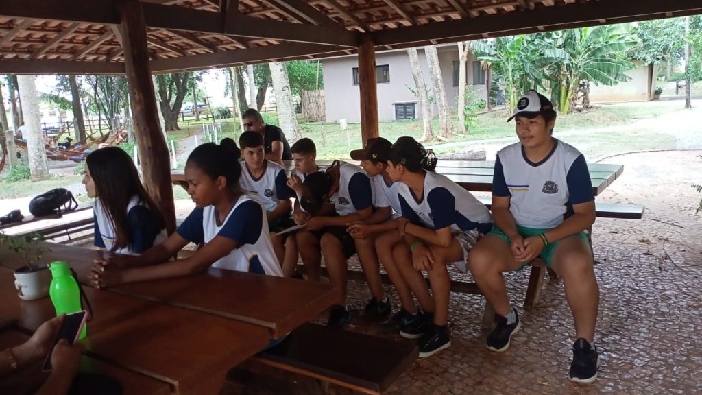 Estudantes de Caracol conhecem Recanto Ecológico Rio da Prata em Bonito