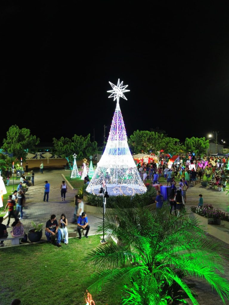 Abertura do Natal de Luzes de Caracol reuniu população em massa na Praça 1° de Maio