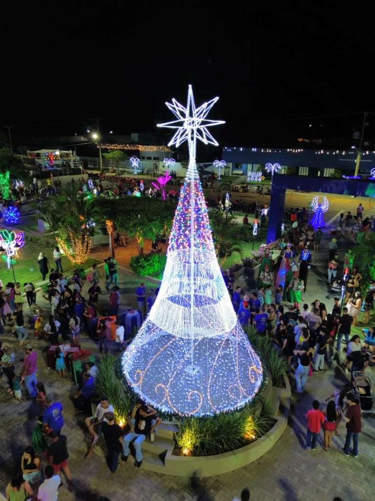 Abertura do Natal de Luzes de Caracol reuniu população em massa na Praça 1° de Maio