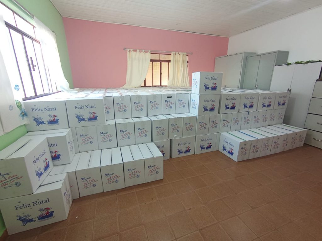 Prefeitura de Caracol entrega cestas natalinas como presente aos servidores públicos
