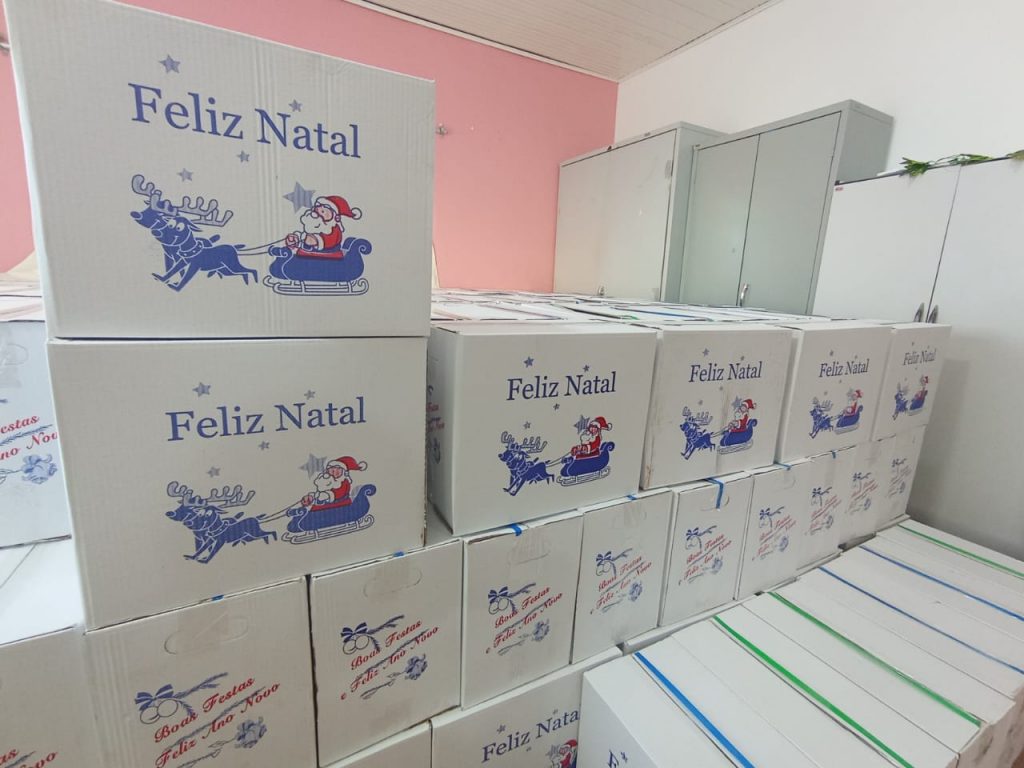Prefeitura de Caracol entrega cestas natalinas como presente aos servidores públicos