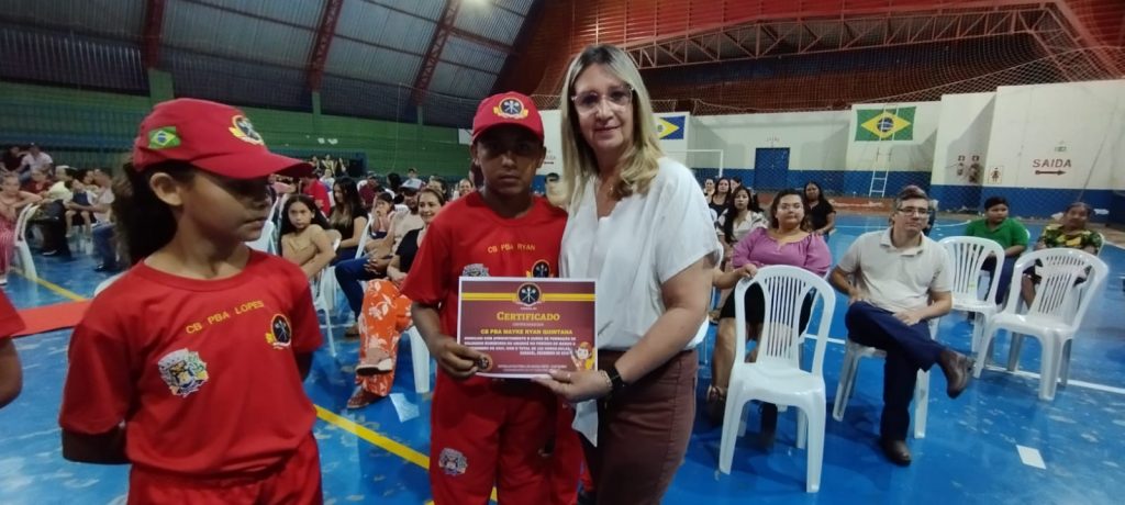 Projeto Bombeiros do Amanhã forma jovens cidadãos em Caracol