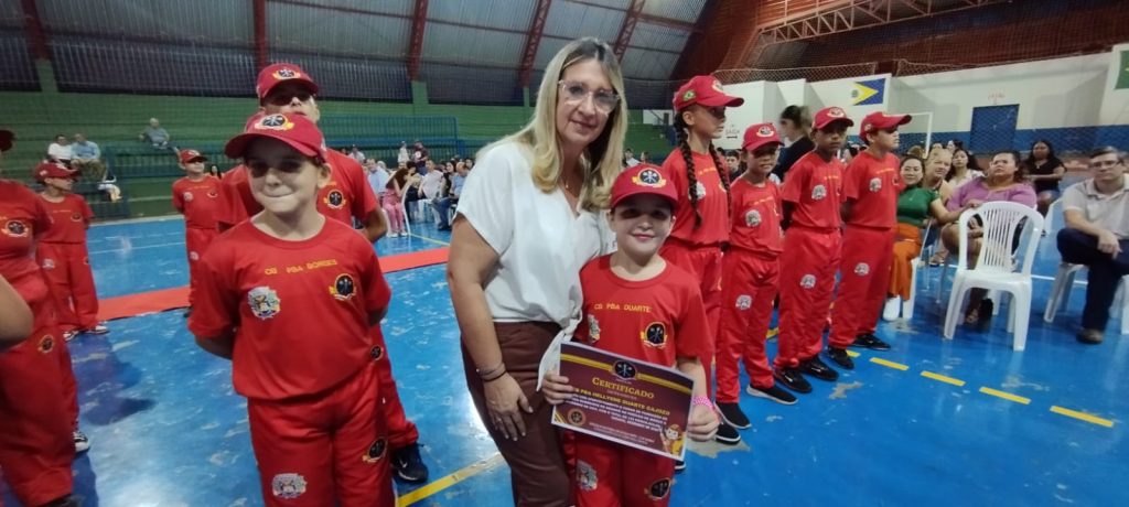 Projeto Bombeiros do Amanhã forma jovens cidadãos em Caracol