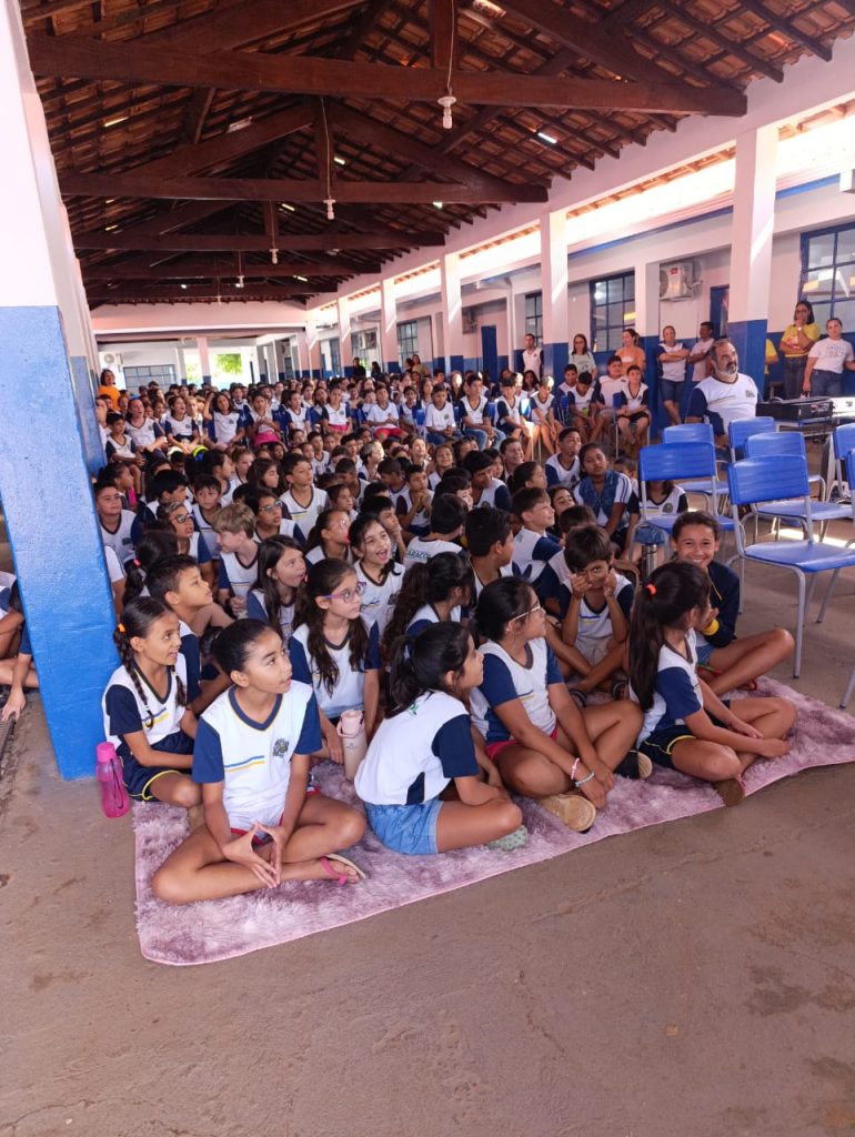 Fotografias dos estudantes da Rede Municipal de Ensino irão compor as capas dos Kits Escolares 2025