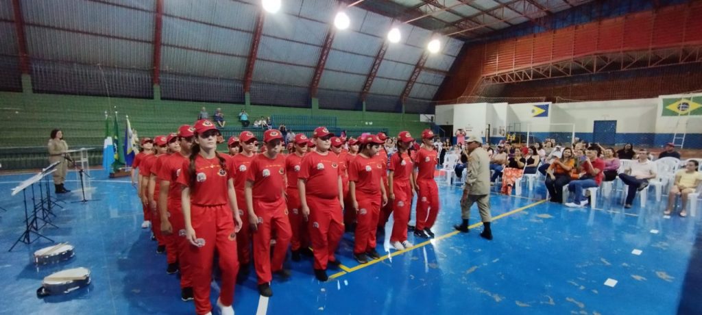 Projeto Bombeiros do Amanhã forma jovens cidadãos em Caracol