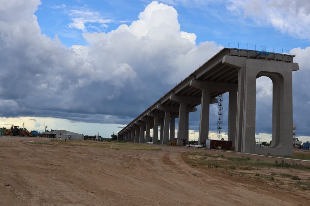 Prefeito Carlos Humberto Pagliosa acompanha avanço das obras da ponte da Rota Bioceânica em Porto Murtinho