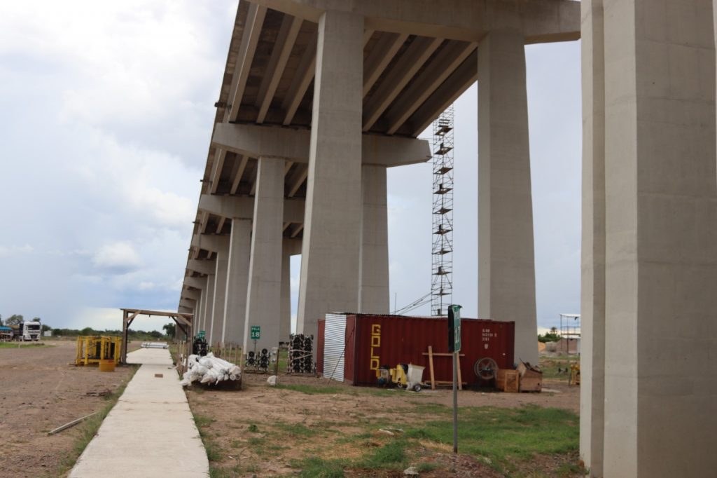 Prefeito Carlos Humberto Pagliosa acompanha avanço das obras da ponte da Rota Bioceânica em Porto Murtinho