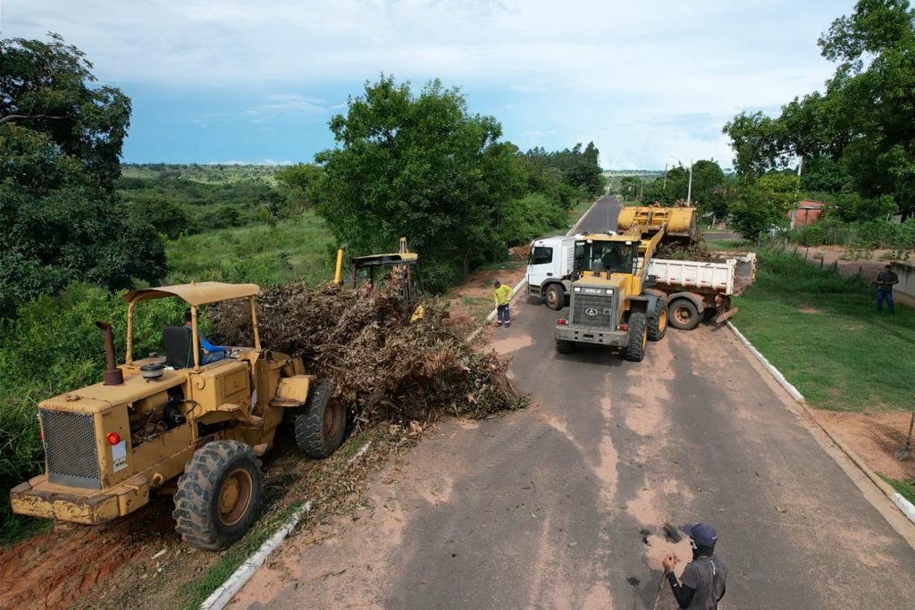 Mutirão de limpeza em Caracol continua com força máxima