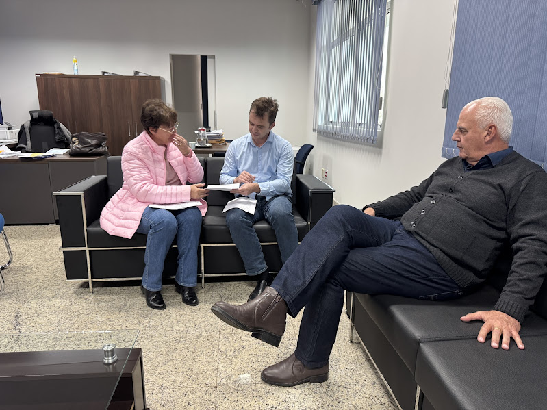 Prefeito Carlos Humberto Pagliosa visita Receita Federal em Mundo Novo para viabilizar doação de bens apreendidos Prefeito Carlos Humberto Pagliosa visita Receita Federal em Mundo Novo para viabilizar doação de bens apreendidos