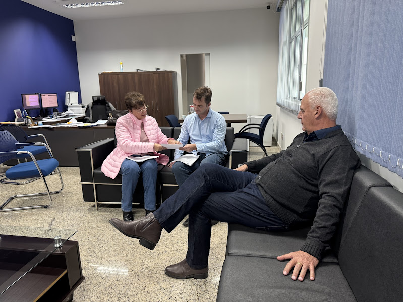 Prefeito Carlos Humberto Pagliosa visita Receita Federal em Mundo Novo para viabilizar doação de bens apreendidos Prefeito Carlos Humberto Pagliosa visita Receita Federal em Mundo Novo para viabilizar doação de bens apreendidos