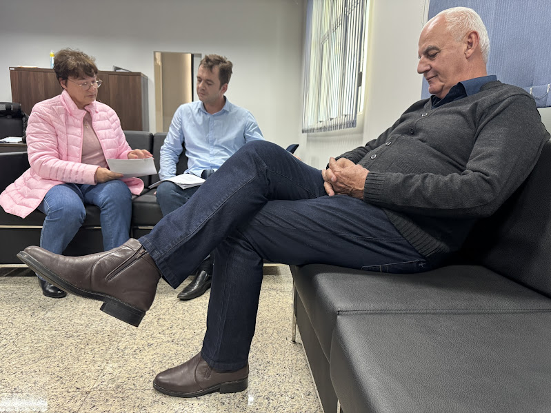 Prefeito Carlos Humberto Pagliosa visita Receita Federal em Mundo Novo para viabilizar doação de bens apreendidos Prefeito Carlos Humberto Pagliosa visita Receita Federal em Mundo Novo para viabilizar doação de bens apreendidos