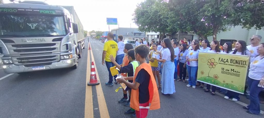 Caracol realiza Blitz Educativa e intensifica ações do Maio Amarelo e Maio Laranja Caracol realiza Blitz Educativa e intensifica ações do Maio Amarelo e Maio Laranja