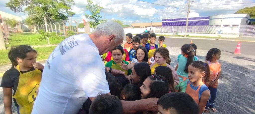 Caracol realiza Blitz Educativa e intensifica ações do Maio Amarelo e Maio Laranja Caracol realiza Blitz Educativa e intensifica ações do Maio Amarelo e Maio Laranja