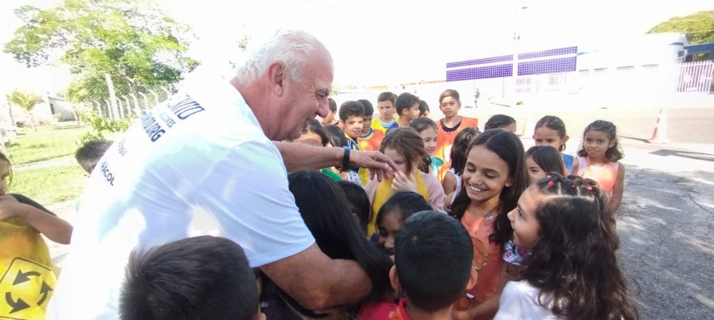 Caracol realiza Blitz Educativa e intensifica ações do Maio Amarelo e Maio Laranja Caracol realiza Blitz Educativa e intensifica ações do Maio Amarelo e Maio Laranja