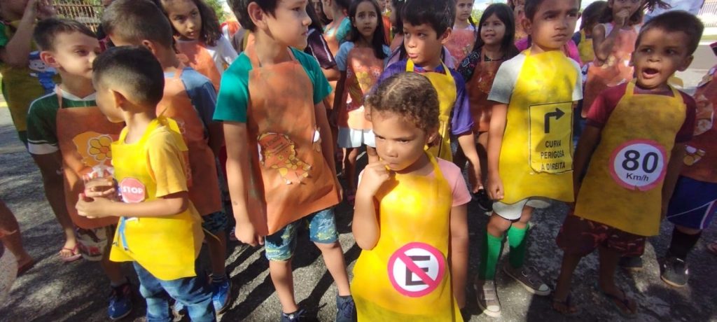 Caracol realiza Blitz Educativa e intensifica ações do Maio Amarelo e Maio Laranja Caracol realiza Blitz Educativa e intensifica ações do Maio Amarelo e Maio Laranja