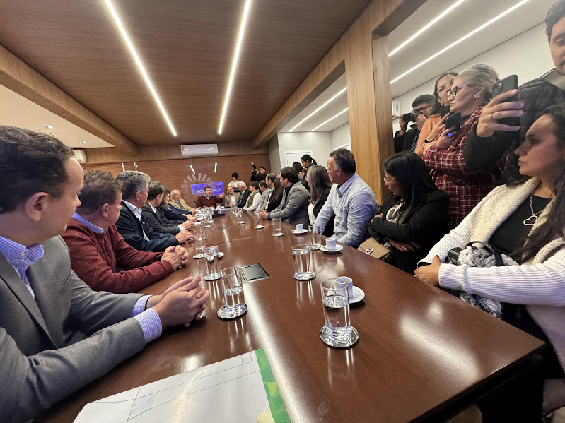 Prefeito Neco Pagliosa coordena comitiva de Caracol para audiência com o governador Riedel e garante novos investimentos Prefeito Neco Pagliosa coordena comitiva de Caracol para audiência com o governador Riedel e garante novos investimentos