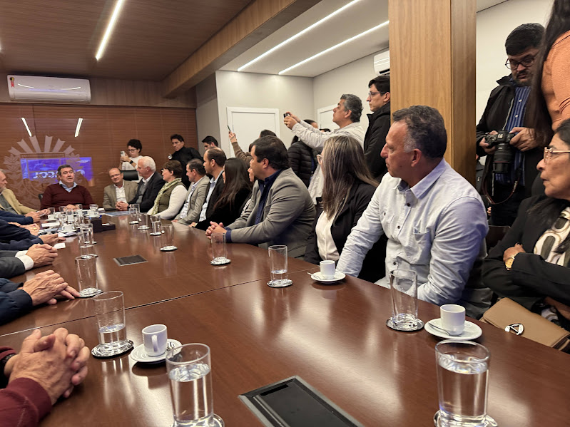 Prefeito Neco Pagliosa coordena comitiva de Caracol para audiência com o governador Riedel e garante novos investimentos Prefeito Neco Pagliosa coordena comitiva de Caracol para audiência com o governador Riedel e garante novos investimentos