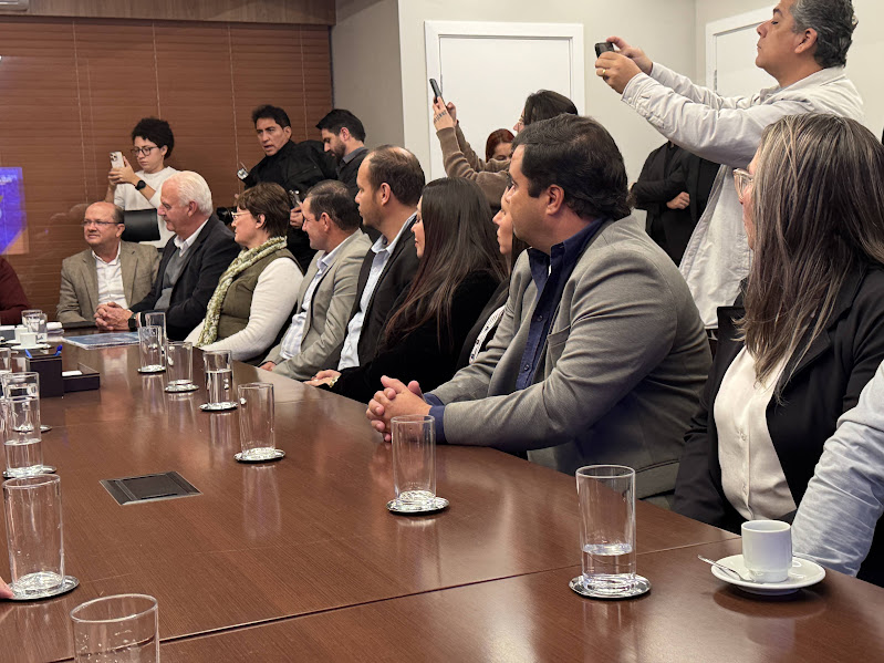 Prefeito Neco Pagliosa coordena comitiva de Caracol para audiência com o governador Riedel e garante novos investimentos Prefeito Neco Pagliosa coordena comitiva de Caracol para audiência com o governador Riedel e garante novos investimentos