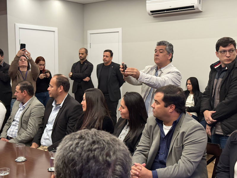 Prefeito Neco Pagliosa coordena comitiva de Caracol para audiência com o governador Riedel e garante novos investimentos Prefeito Neco Pagliosa coordena comitiva de Caracol para audiência com o governador Riedel e garante novos investimentos