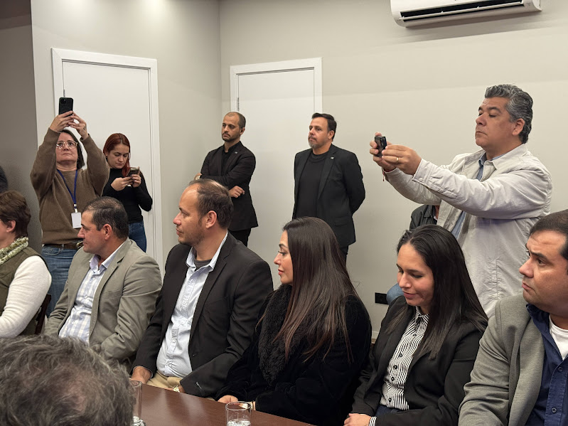 Prefeito Neco Pagliosa coordena comitiva de Caracol para audiência com o governador Riedel e garante novos investimentos Prefeito Neco Pagliosa coordena comitiva de Caracol para audiência com o governador Riedel e garante novos investimentos