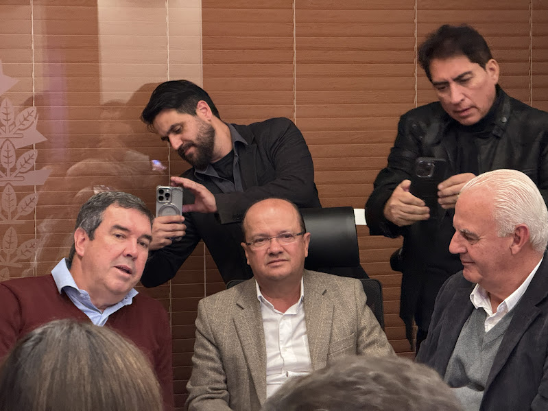 Prefeito Neco Pagliosa coordena comitiva de Caracol para audiência com o governador Riedel e garante novos investimentos Prefeito Neco Pagliosa coordena comitiva de Caracol para audiência com o governador Riedel e garante novos investimentos