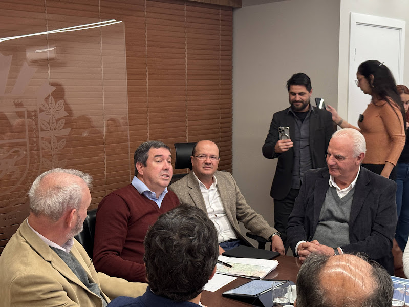 Prefeito Neco Pagliosa coordena comitiva de Caracol para audiência com o governador Riedel e garante novos investimentos Prefeito Neco Pagliosa coordena comitiva de Caracol para audiência com o governador Riedel e garante novos investimentos