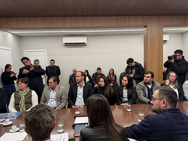 Prefeito Neco Pagliosa coordena comitiva de Caracol para audiência com o governador Riedel e garante novos investimentos Prefeito Neco Pagliosa coordena comitiva de Caracol para audiência com o governador Riedel e garante novos investimentos