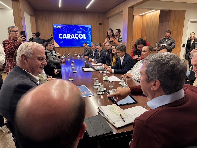 Prefeito Neco Pagliosa coordena comitiva de Caracol para audiência com o governador Riedel e garante novos investimentos Prefeito Neco Pagliosa coordena comitiva de Caracol para audiência com o governador Riedel e garante novos investimentos