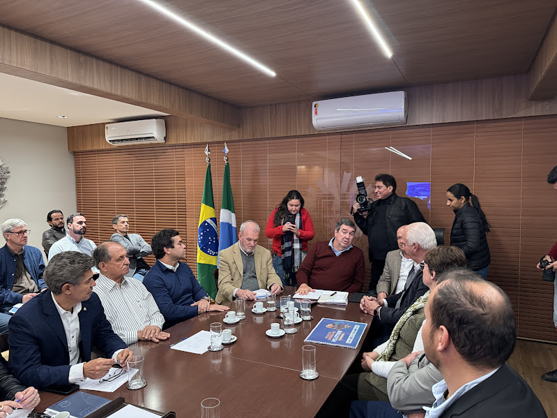 Prefeito Neco Pagliosa coordena comitiva de Caracol para audiência com o governador Riedel e garante novos investimentos Prefeito Neco Pagliosa coordena comitiva de Caracol para audiência com o governador Riedel e garante novos investimentos