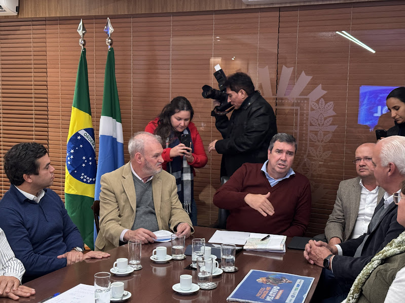 Prefeito Neco Pagliosa coordena comitiva de Caracol para audiência com o governador Riedel e garante novos investimentos Prefeito Neco Pagliosa coordena comitiva de Caracol para audiência com o governador Riedel e garante novos investimentos