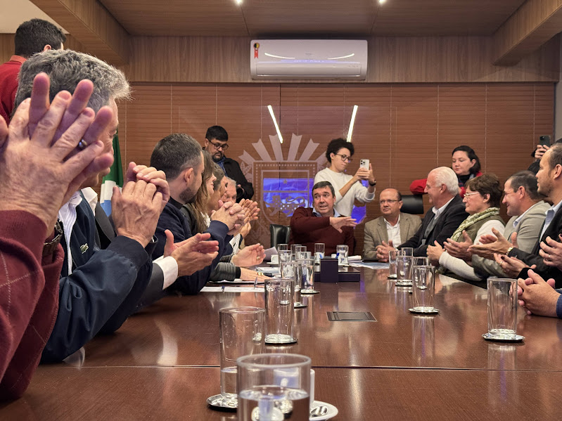Prefeito Neco Pagliosa coordena comitiva de Caracol para audiência com o governador Riedel e garante novos investimentos Prefeito Neco Pagliosa coordena comitiva de Caracol para audiência com o governador Riedel e garante novos investimentos