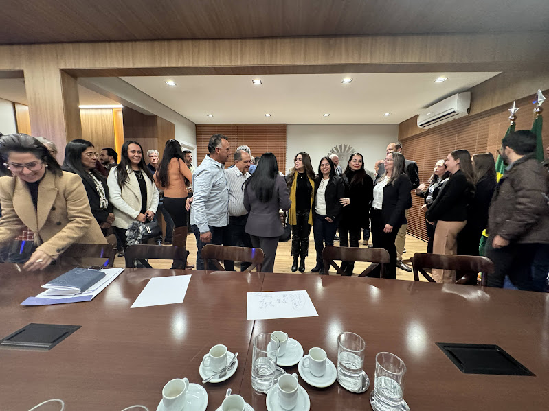 Prefeito Neco Pagliosa coordena comitiva de Caracol para audiência com o governador Riedel e garante novos investimentos Prefeito Neco Pagliosa coordena comitiva de Caracol para audiência com o governador Riedel e garante novos investimentos